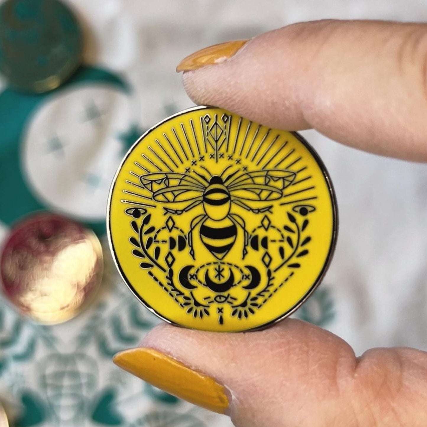 Bee Needle Minder