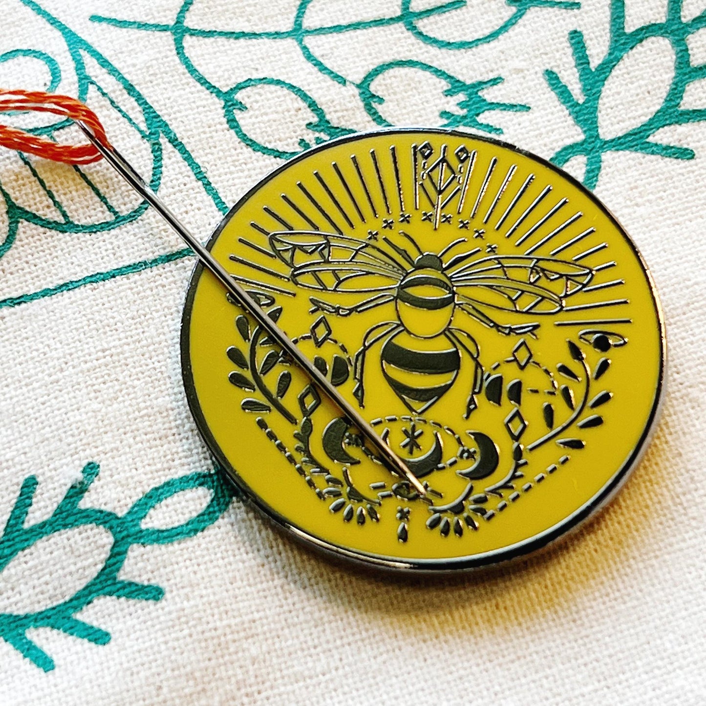 Bee Needle Minder