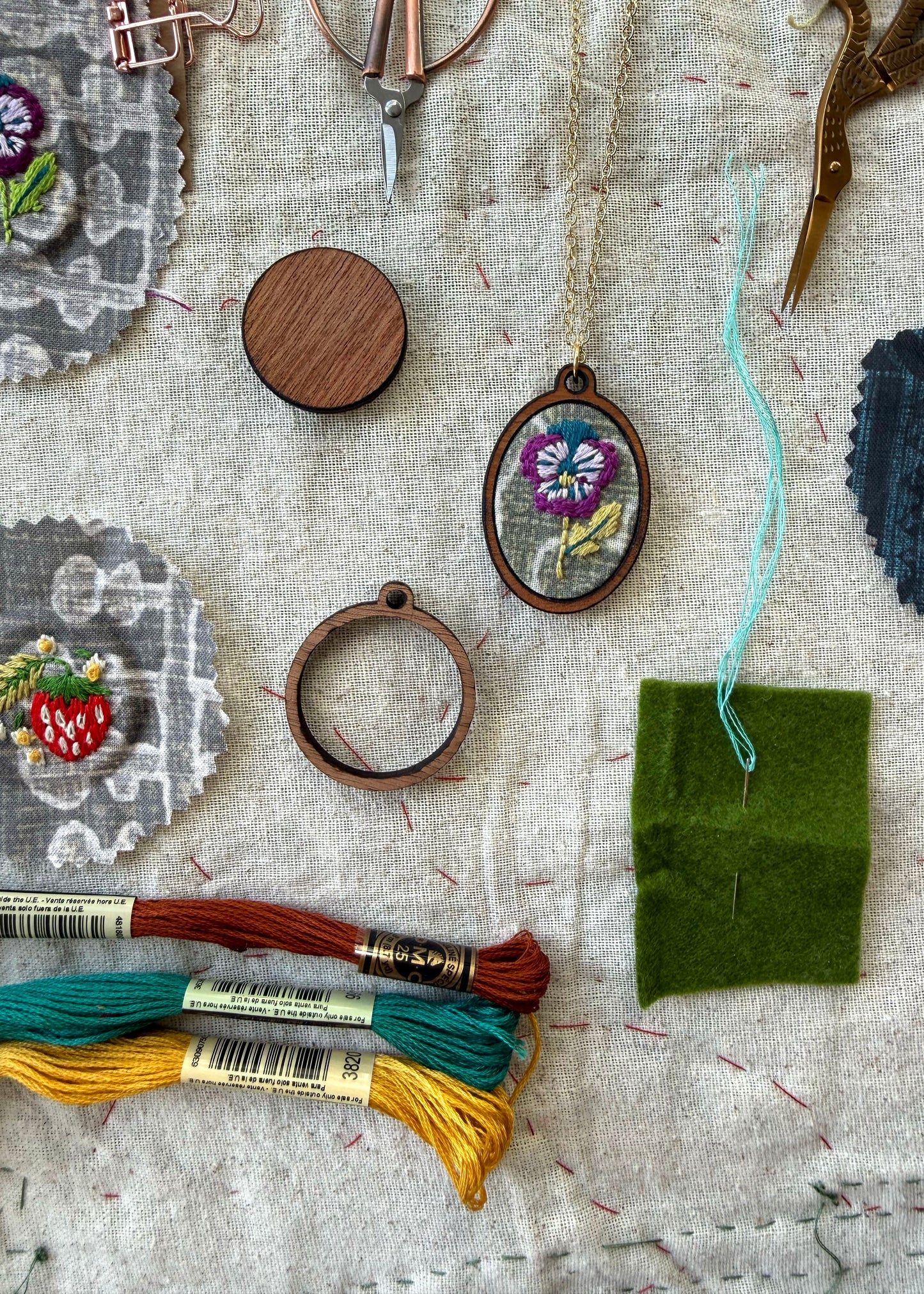 Pansy Embroidery Necklace Kit